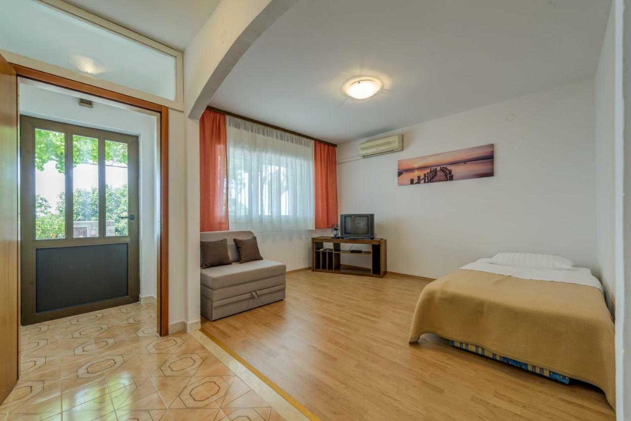 Apartment Luce Podstrana Esterno foto